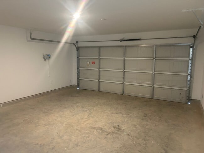 Building Photo - 18567 Autumn Hts Ln