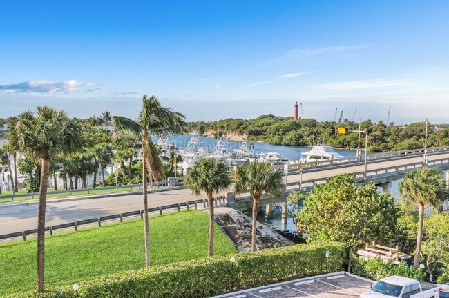 Building Photo - 225 Beach Rd