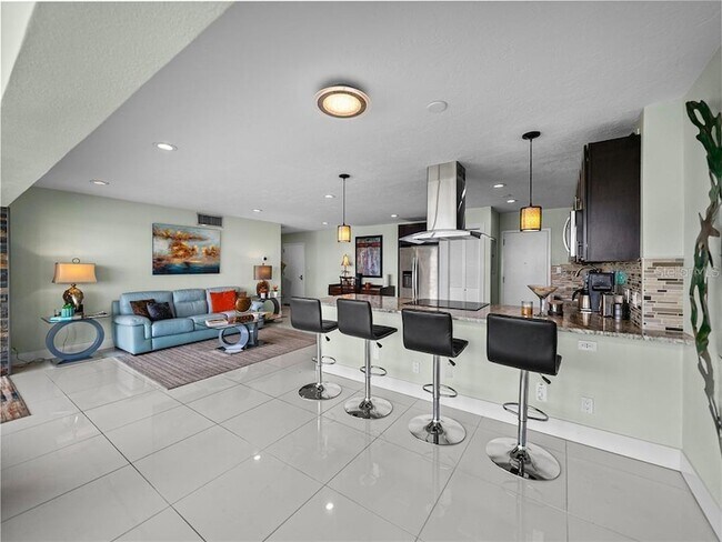 Building Photo - 7200 Sunshine Skyway Ln S