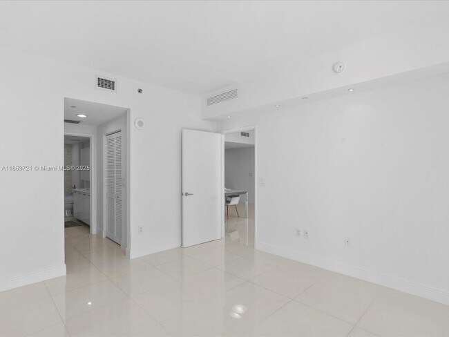 Building Photo - 951 Brickell Ave