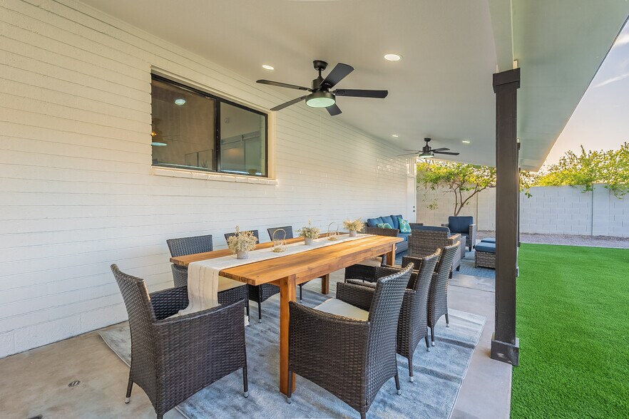 Back Patio - 126 E Palmcroft Dr