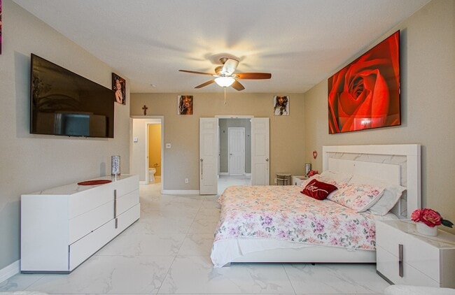 Building Photo - 12427 Shadycrest Dr