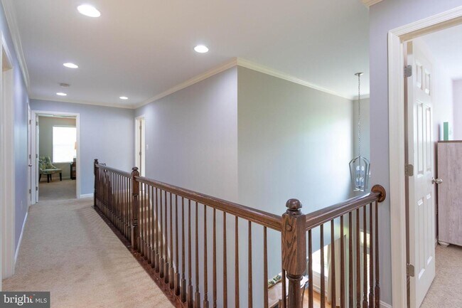 Building Photo - 8061 Side Hill Dr
