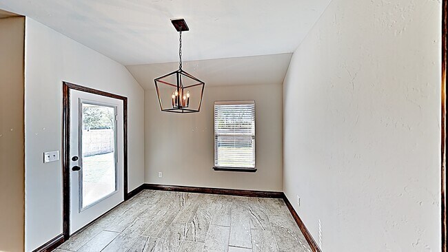 Building Photo - Very Nice 4 Bedroom 2 Bath Home in Mustang...