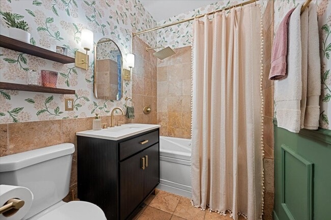 Building Photo - 1023 W Dakin St