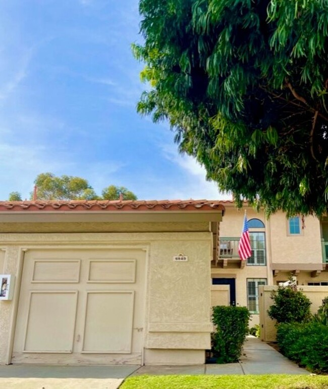 Primary Photo - Spacious 3 Bedroom 2.5 Bath Townhouse in C...