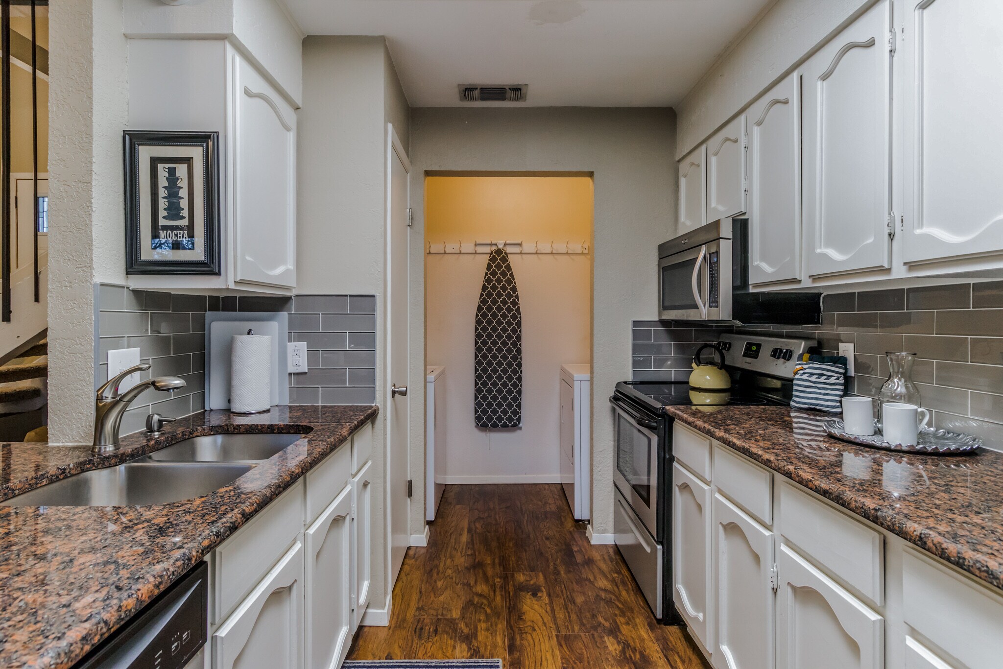 Building Photo - 2008 Jones Rd