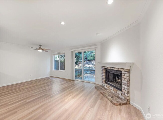 Building Photo - Modern First-Floor 1BR Condo | Near Totem Lake, Juanita Beach & Major Tech Employers