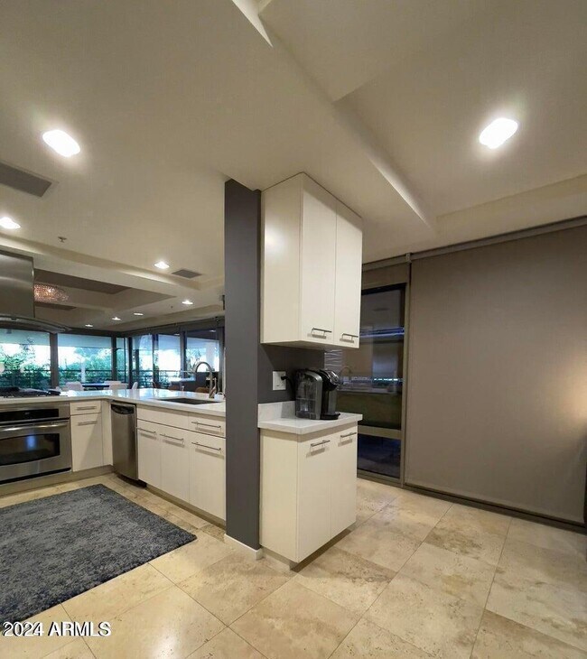 Building Photo - 7127 E Rancho Vista Dr