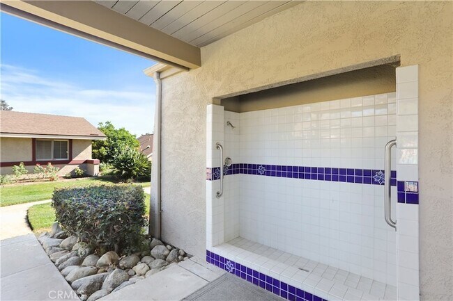 Building Photo - 1619 Carmel Cir W