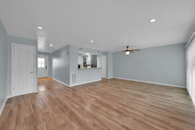 Building Photo - 12247 Trail Hollow Dr