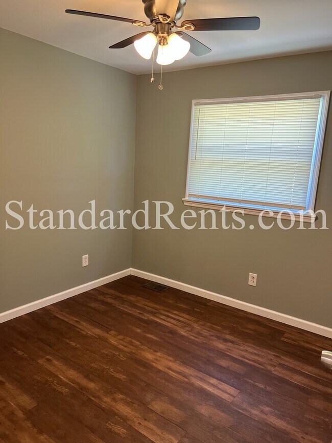 Building Photo - 2344 Clarissa Dr NW