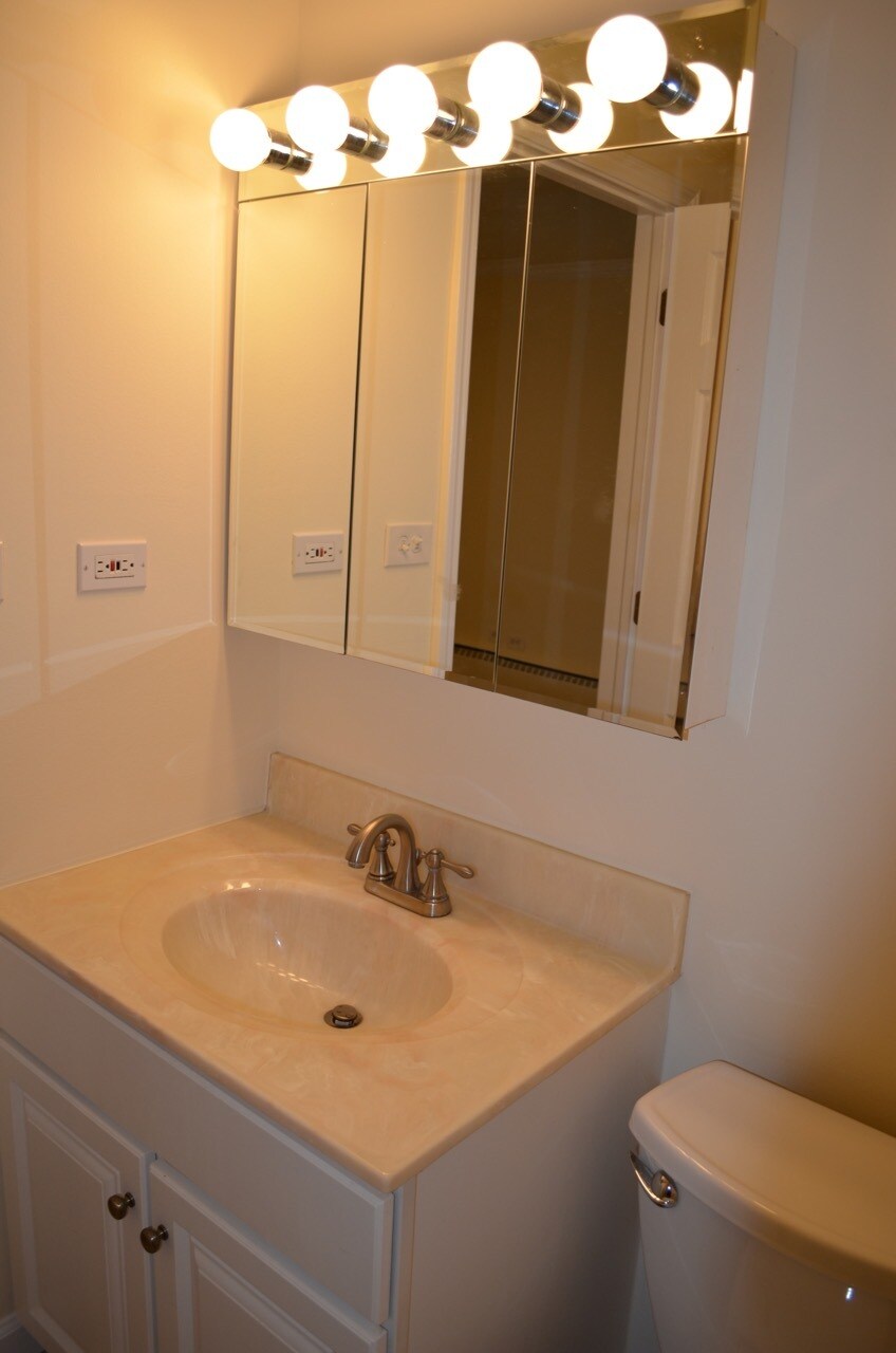 Building Photo - 2407 North Kennicott Drive