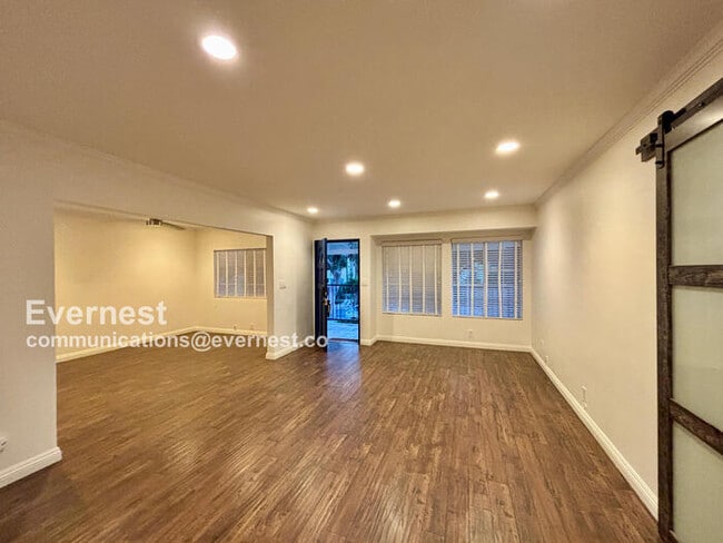 Building Photo - 4932 La Crescenta Ave