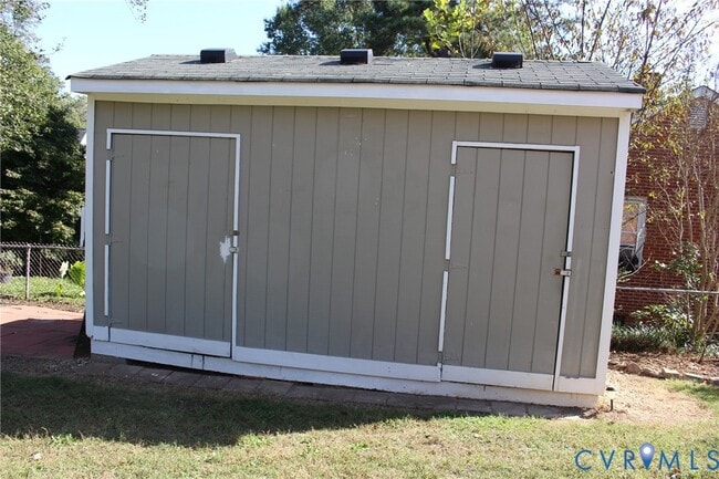 Building Photo - 2300 Farrand St