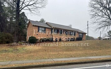 Building Photo - Amazing Brick Ranch Duplex in Snellville!