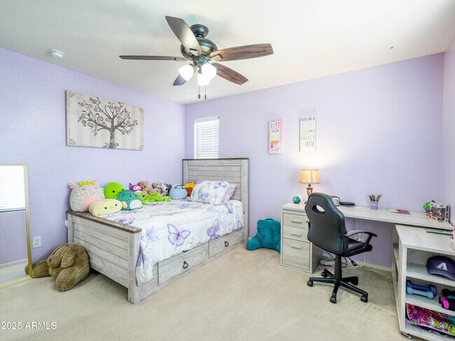 Building Photo - 761 W Desert Hollow Dr