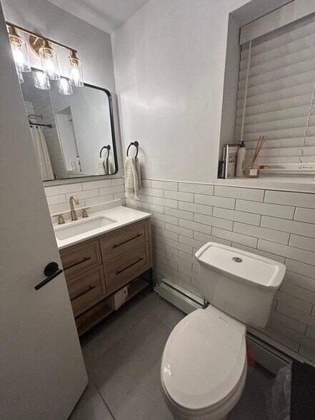 Building Photo - 229 E 237th St