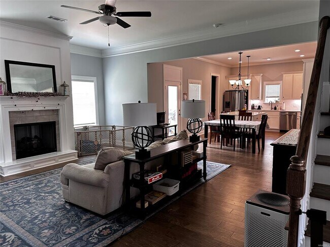 Building Photo - 1425 Charleston Dr