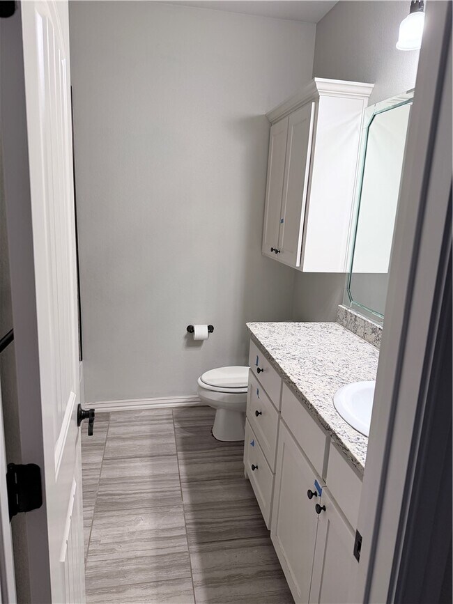 Building Photo - 7245 Devonshire Ave