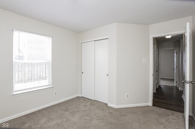 Building Photo - 2079 Meadowlark Ln