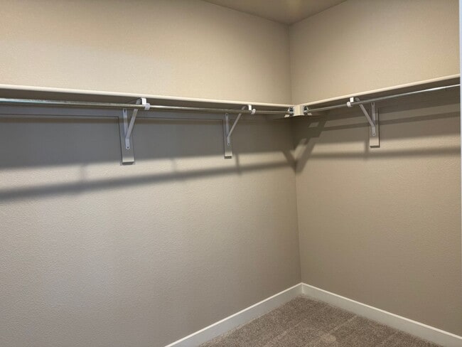 Building Photo - Like new 3 bed, 2.5 bath, 2 car in Lorson Ranch!