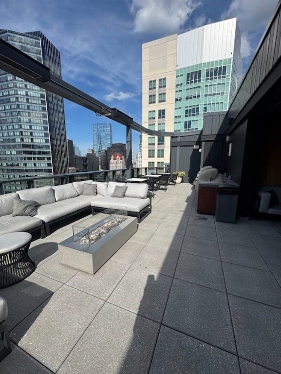 Building Photo - 55 Lagrange St