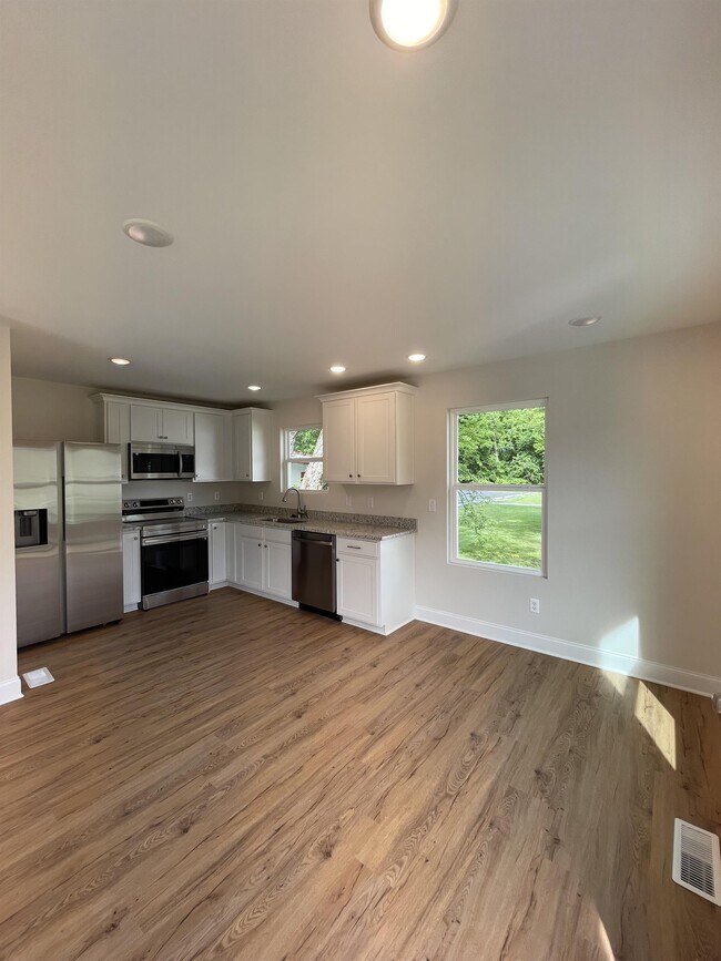 Building Photo - 1703 S Lyerly St