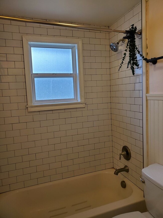 Building Photo - 4BR/2BA Audubon/Downriver Area Home