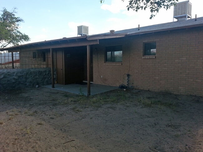 Building Photo - 2330 Saturn Cir
