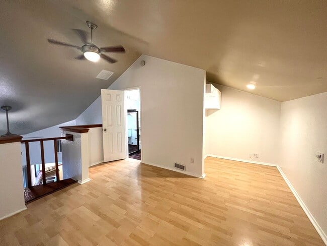 Building Photo - 2 Bedroom 2 Bath Condo Home for rent near Downtown Austin, Top Floor with Balcony, Gated Community