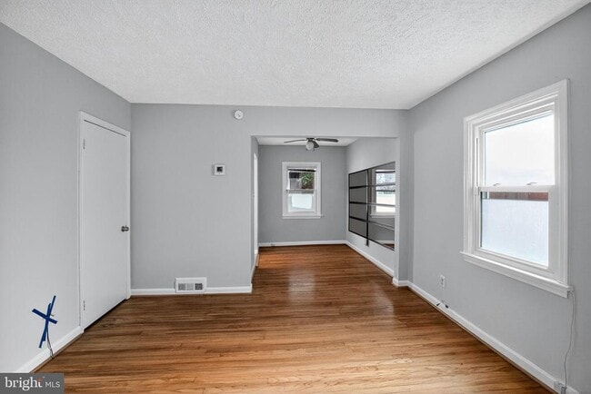 Building Photo - 303 S Wayne St