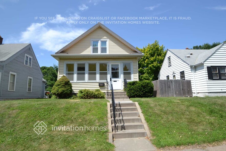 Building Photo - 3962 Van Buren St NE