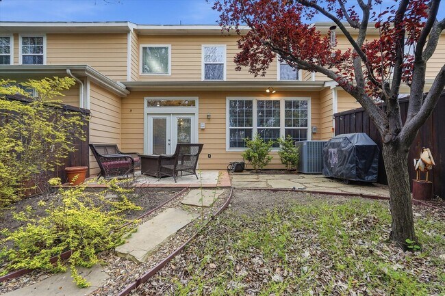 Building Photo - Beautiful 3-Bedroom, 2.5-Bath Townhouse in Plano ISD