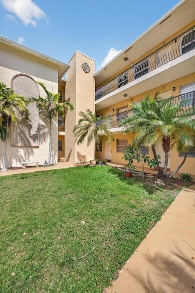 Building Photo - 901 NE 3rd St