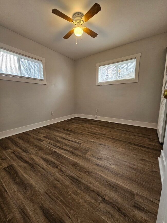 Building Photo - 2900 Central Dr