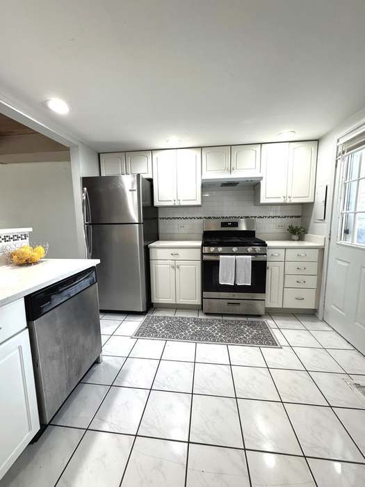Building Photo - 347 Meadow Green Ln