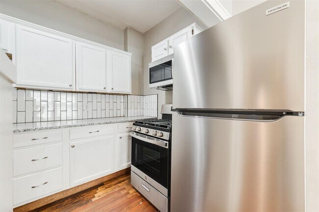 Building Photo - 2609 N Shartel Ave