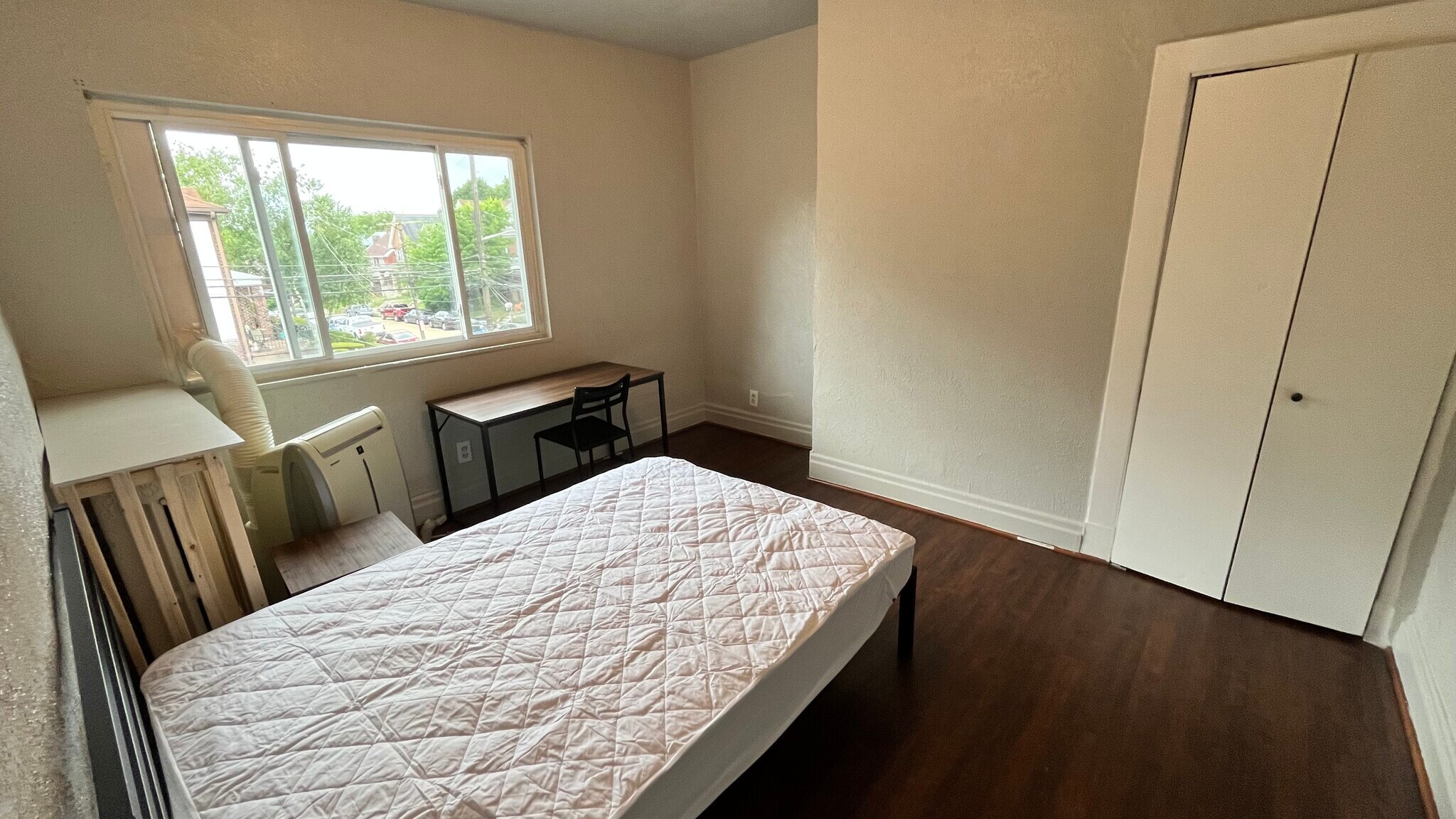 Building Photo - 5847 Nicholson St