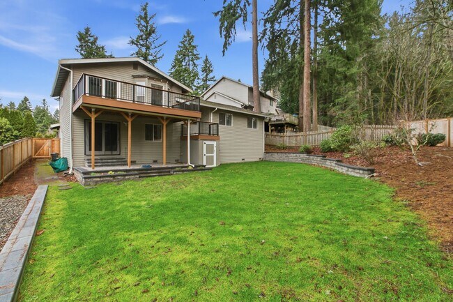 Building Photo - Spacious 3BR Home w/ Large Fenced Yard in Prime Woodinville Location