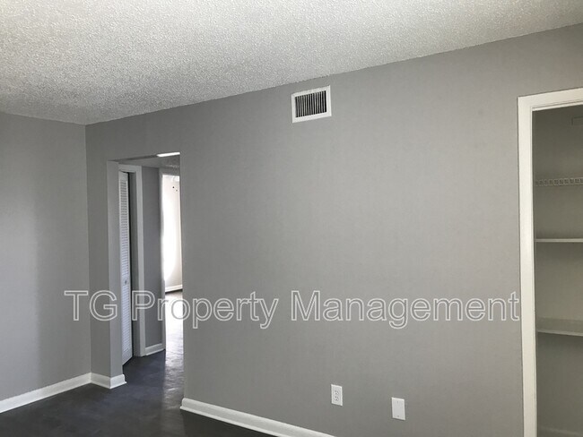 Building Photo - 2121 Gordon Ave