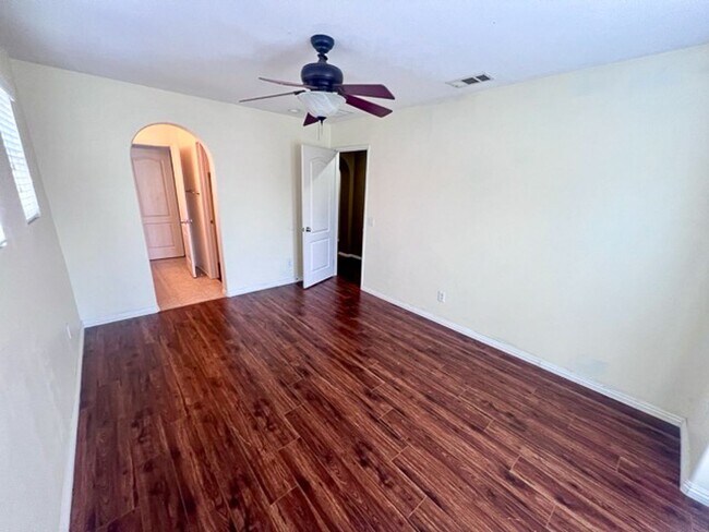 Building Photo - 5 bedroom Winchester home with a 3 car garage for LEASE!