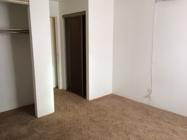 Building Photo - 1150 Golden Cir