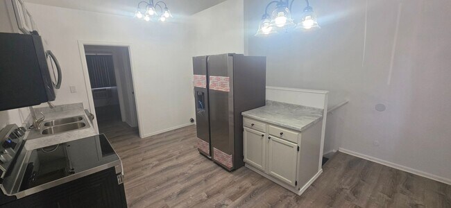 Building Photo - 1705 Oakshire Ln