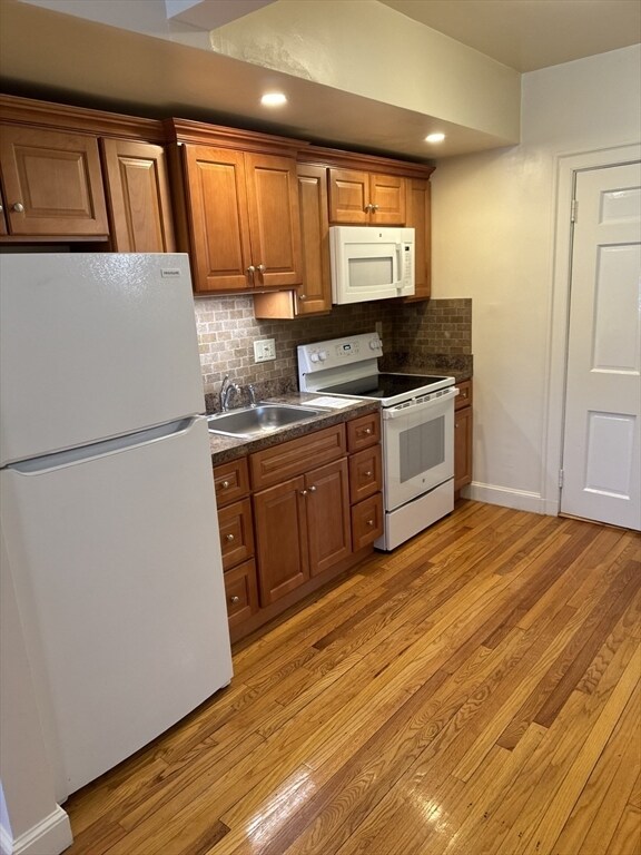 Building Photo - 16 Columbian St