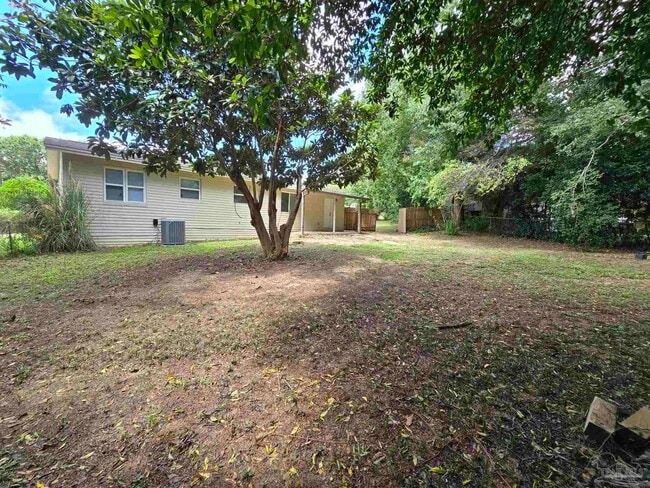 Building Photo - 6202 Fairview Dr