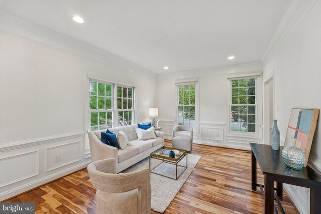 Building Photo - 4 Yellow Plum Ct