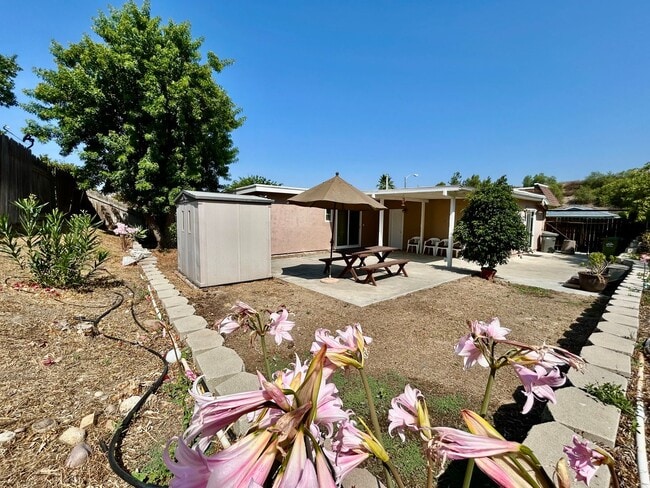 Building Photo - 4 Bed, 2 Bath in the Heart of Santee!