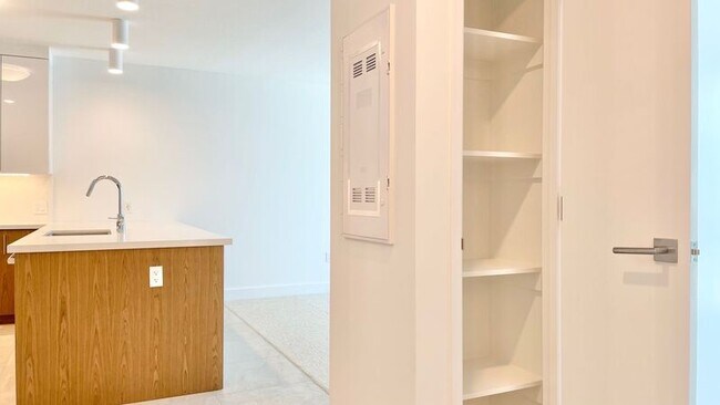 Building Photo - 629 Keeaumoku Street