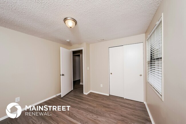 Building Photo - 5057 Oak Leaf Cir